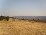 Vue vers le sud-est et la vallée du Ruisseau de Ménaurupt à Sapois (en contrebas)